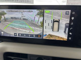 車庫入れが不安な方必見です!白線や車間を空から見下ろしたような画像で一目で分かって車庫入れも安心。周囲に動くものがあれば表示とブザーでお知らせしてくれるのでさらに安心です。
