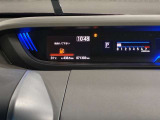 視認性に優れたメーターを採用しており、走行中でも車速や情報が分かりやすく表示されます。運転時の視線移動をむりのない範囲に抑え、快適で安心感のあるドライブをサポートします。