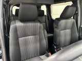 高いホールド性で運転姿勢が安定します。長距離ドライブでも疲れにくいのが魅力です。
