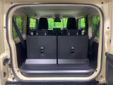 普段のお買い物や通勤、送迎等に十分な荷室スペースを確保しております。セカンドシートを倒すと、大きな荷物の積載も可能です♪