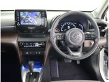 高いホールド性で運転姿勢が安定します。長距離ドライブでも疲れにくいのが魅力です。快適なドライビングライフをお送りください♪