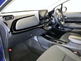 前方の見通しが良いすっきりした視界、誰でも扱いやすく運転できます。疲れにくく安心ドライブを更に快適なものにします!