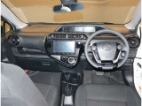 デザインもよく、居心地のよい運転席ですね。分かりやすいスイッチ類ですから操作もしやすく運転をサポートします。ぜひご来店いただき、実際にお座りいただいてステアリングを握ってみてください!