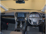 オシャレなインテリアで運転する気分も盛り上がりますよね^^