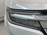 LEDヘッドライトは、点灯の瞬間から最大光量を発揮し、突然暗くなるトンネルなどでの安定感を高めます。