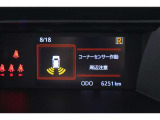 コーナーセンサー付いてます!バンパーに取り付けられた4個の超音波センサーで、障害物を、音とメーター内モニターで知らせてくれます♪