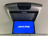 【フリップダウンモニター】大画面モニターで後席でもエンタメをお楽しみいただけます。小さなお子様にも大人気の装備です♪