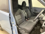 【運転席・助手席転席】運転席の足もともゆったりで長距離ドライブでも快適に★