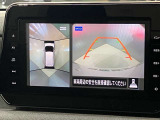 【アラウンドビューモニター】車を上から見下ろしているかのような映像で周囲の状況がひと目で確認、狭い駐車場に駐車するときも安心です♪