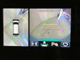 パノラミックビューモニター付きです。車両を上から見たような映像をディスプレイオーディオ画面に表示。運転席からの目視だけでは見にくい、車両周辺の状況をリアルタイムでしっかり確認できます。