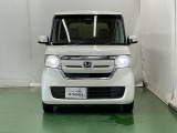 LEDヘッドライトを装備しています。LEDヘッドライトはとても明るく、雨の日や夜間走行も安全・安心です。オートライトコントロール付きで周囲の明るさに応じて自動で点灯・消灯します