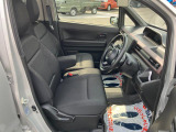 高めのヒップポイントで見晴らしが良く、運転もしやすいですよ☆運転席アームレストがついているので長距離運転時の疲労軽減になりますよ☆