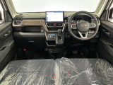 【インパネ】運転のしやすさを最優先に設計された見晴らしの良いフロントビュー。車両間隔が掴みやすく狭い道でも安心♪「安全」と「品質」を最優先に、安心してお乗りいただけるクルマを提供いたします。