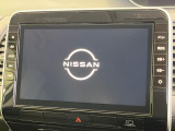 【メーカー純正10型ナビ】インテリアに溶け込むスタイリッシュな「専用設計」メーカーナビを装備♪視認性や操作性など基本性能にも優れ、より上質なカーライフをお楽しみいただけます。