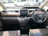 【インパネ全体】手が届きやすく、どなたでも運転しやすいです。シンプルで使いやすい設計になっています!
