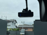日産純正ドライブレコーダはオールインワンタイプ、フルハイビジョン録画対応で高精細な映像を記録できます。記録した映像は、ナビゲーションでその場で確認できます。