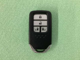 スマートキー付きですからドアロックの開閉およびエンジンスタートが楽々です。電動スライドドアの開け閉めもボタンで操作できます。