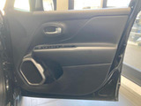 運転席側のドアパネルでございます。