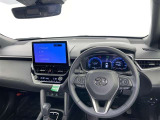 運転席まわりです。 各操作スイッチは使いやすい位置に配置されてます。