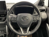 快適な操作性の運転席、ハンドルも綺麗に清掃済みです!もちろん安全を守るエアバッグも装備しているので安心してお乗りいただけます(^^)