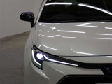 シャープな目つきが印象的!明るく省電力なLEDヘッドランプ装備