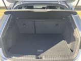 開口部が低く設定されているので、荷物の積み下ろしがスムーズに行えます。更に分割可倒式リアシートの採用でシートのバックレストを倒すと、大きく長い荷物も積み込めます。