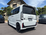 後ろ姿とサイドのバランスが分かる一枚。テール周りの印象や角の状態、荷室のイメージも掴めます。