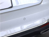 リヤは一番良く見られていると言われています。後続車からはこのように見られています。息を飲むような独特の重厚感のあるグラマラスなリヤデザイン。後ろからの強い視線を感じます。