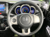 【ステアリングスイッチ】運転中、前方から目線をそらすことなく、オーディオ等の操作が可能な便利機能!安心&快適なドライブを演出してくれます♪