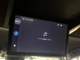 【14型有機ELフリップダウン】三列目からでも迫力のエンタメが観れる大画面フリップダウン。有機ELのモニターでは、一般的なフリップダウンよりも高コントラストでキレイな映像を楽しめます。