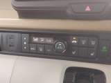 オートエアコン装着車で車内はいつも快適です!