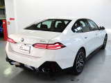 どの角度からもBMWのフォルムが際立ちます。
