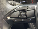 運転中、オーディオの操作をしてて、ハッとしたことはありませんか?ステアリングスイッチは、運転中でもハンドルでオーディオの操作が可能です。安全なドライブをサポートします。