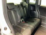ホンダ車の低床ボディは、チャイルドシートへのお子さまの乗降や荷物の積載もスムーズ。