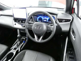 【運転席まわり】・・・ハンドルやシートなども隅々までクリーニング済み。キレイな車内でドライブがより一層快適にお楽しみいただけると思います。