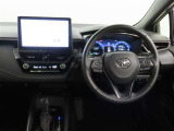 整然と纏められた操作性の良いスイッチ類。