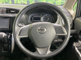 インテリアに合わせたデザインのステアリングは、運転される方のことも考え、運転しやすい形状、大きさです。是非一度、実際に触ってお確かめください。