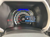 視認性に優れたメーターを採用しており、走行中でも車速や情報が分かりやすく表示されます。運転時の視線移動をむりのない範囲に抑え、快適で安心感のあるドライブをサポートします。