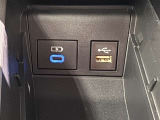 充電用USB端子付き。スマートフォンなどの充電に便利です。
