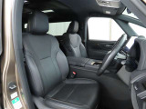 長時間の運転でも疲れにくいシートです。