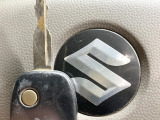 【キーレス】少し離れた場所からでもボタン一つでドアの開錠・施錠ができるのでとっても便利!ドアの鍵穴周りに傷をつけることもありません♪