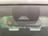 【プリクラッシュセーフティ】前方の車両等を検知し、衝突しそうな時は警報で注意を促し、ブレーキを踏む力をサポート。ブレーキを踏めなかった場合は衝突被害軽減ブレーキが作動、衝突回避をサポートします。