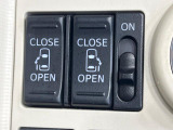 【両側パワースライドドア】スマートキーや運転席のスイッチで後席両側スライドドアの開閉が可能♪電動だから力を入れてドアを開ける必要が無く、小さなお子様でも簡単に開け閉めでき快適です♪