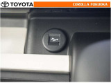 ポータブルオーディオなどの機器を接続して、車両のスピーカーで聞くことができます。