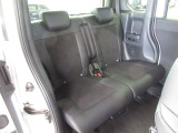 リアシートもゆったり快適に座っていただけますので、後部座席にお乗りの大切な方も楽しくドライブに参加していただけます。