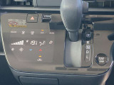 オートエアコンで温度調整も楽チン!四季を問わず快適に運転することが出来ます。