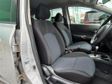 足元もゆったり、車内も広々快適です!もちろん助手席への移動も楽々可能です!