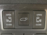 【パワーバックドア】スマートキーや運転席のボタンを押すだけでリアゲートが自動で開閉します!荷物を持っている時や、高い位置にあるバックドアを閉める際に便利な機能です♪