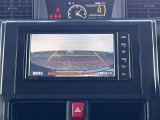 狭い駐車場や立体駐車場などもリアルに映るバックガイドモニター付でラクラク駐車♪