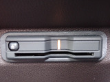 ■【ETC車載器】が装備されています。セットアップをしてお渡しとなり、ETCカードを差し込むだけで高速道路の利用が可能です。